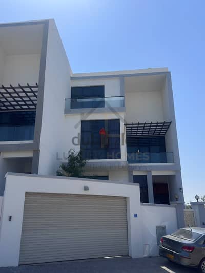 5 Bedroom Villa For Rent In Madinat Sultan Qaboos - فيلا من 5 غرف نوم للإيجار في مدينة السلطان قابوس