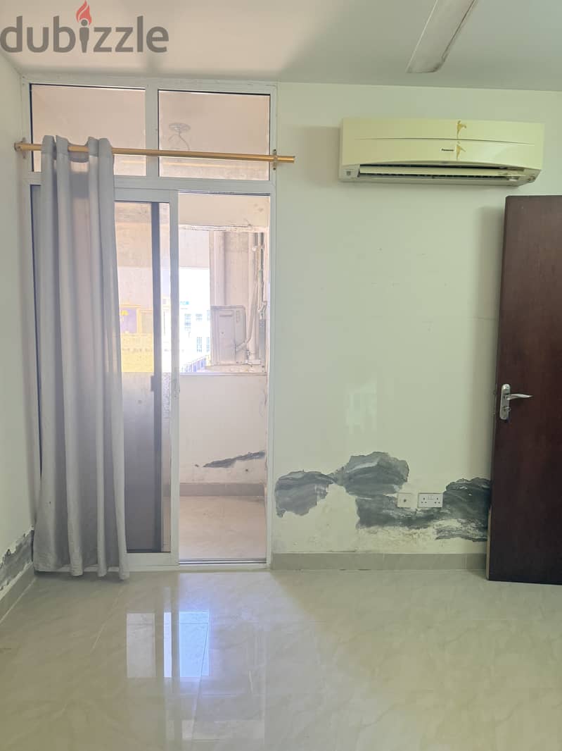 Single room available for rent with separate washroom and shared kit 3