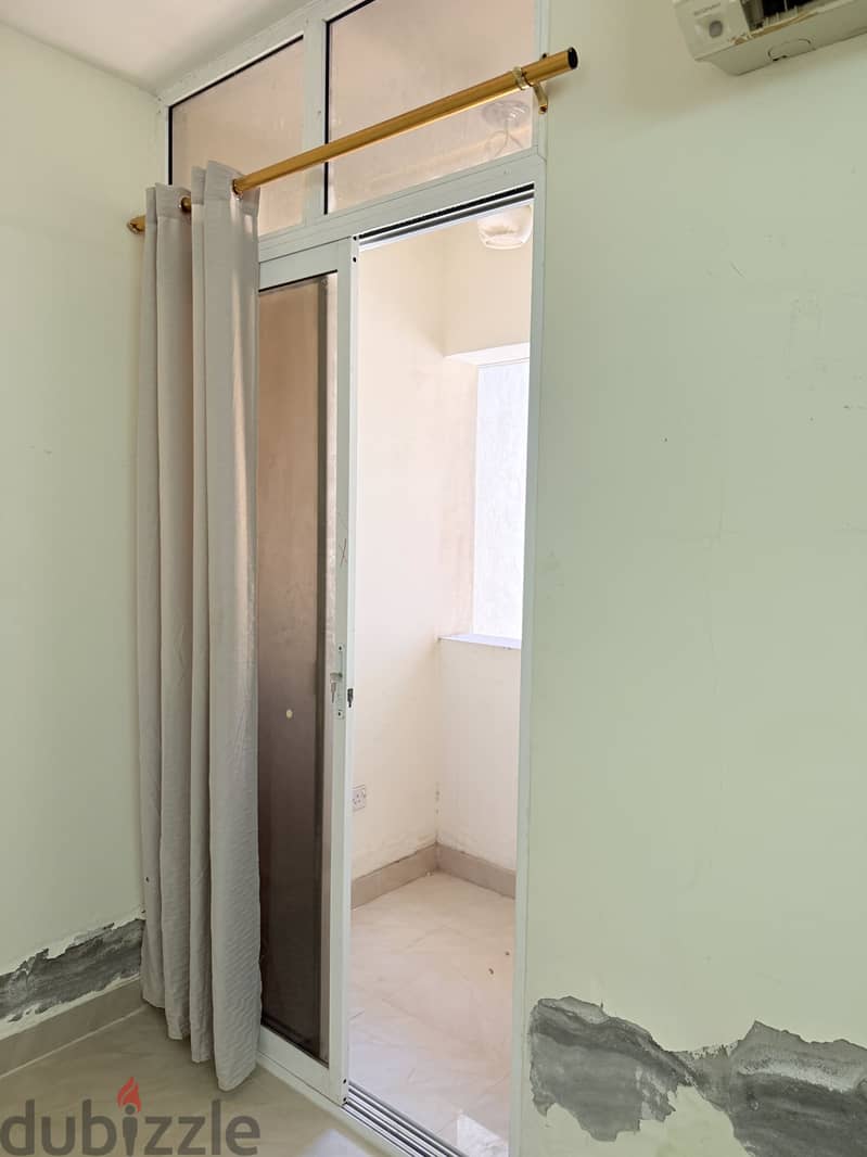 Single room available for rent with separate washroom and shared kit 5