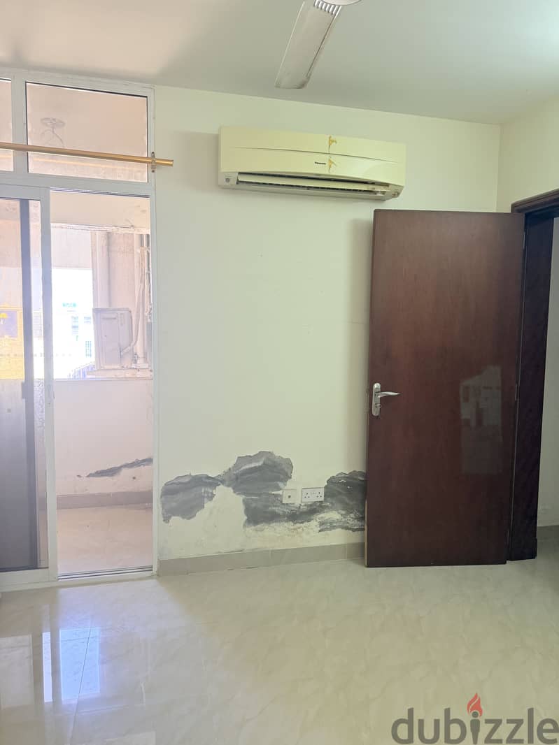Single room available for rent with separate washroom and shared kit 10