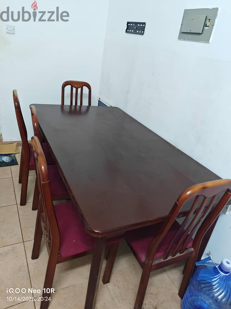 dinning table with 5 chair for sale 3
