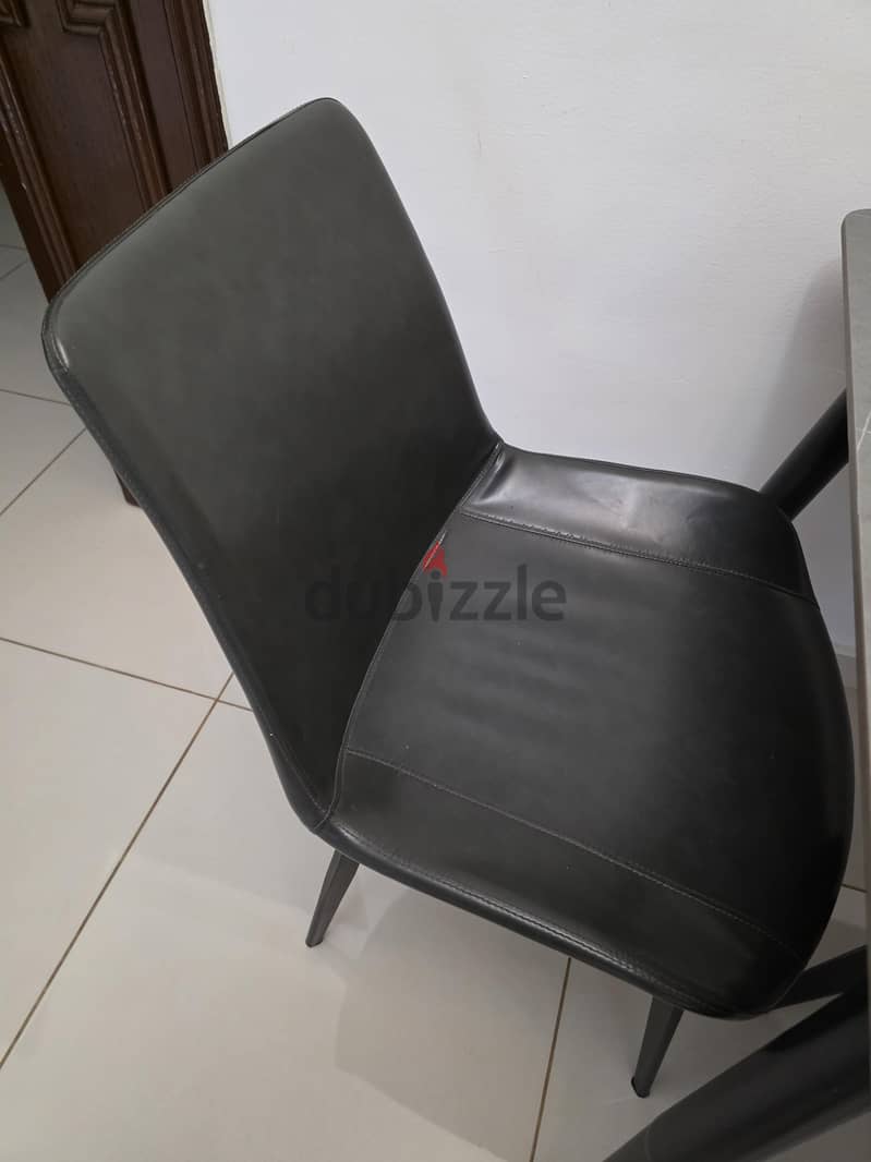 Modern 4-Seater Dining Table Set - Excellent Condition 2