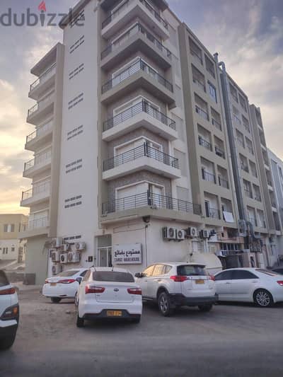 مستودع للايجار او للبيع ببوشر قريب سكاي لاين وعمان مول مساحه 466 م