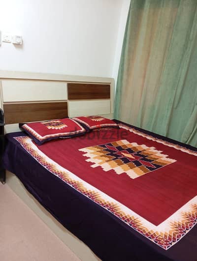 bed king sige and cupboard also