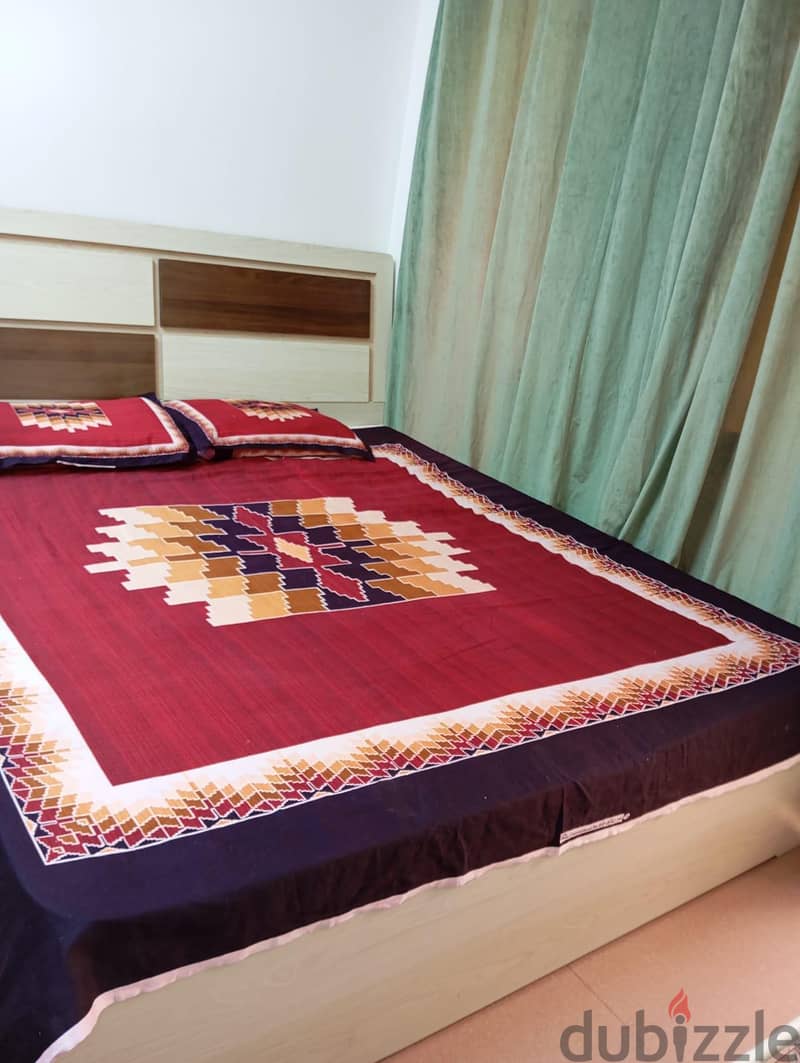 bed king sige and cupboard also 5
