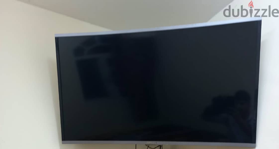 GEEPAS 43" LED CURVE SMART ANDRIOD  TV WITH WALL BRACKET STAND 2