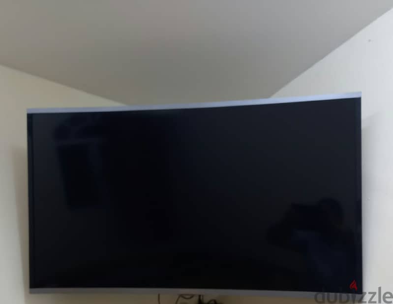 GEEPAS 43" LED CURVE SMART ANDRIOD  TV WITH WALL BRACKET STAND 3