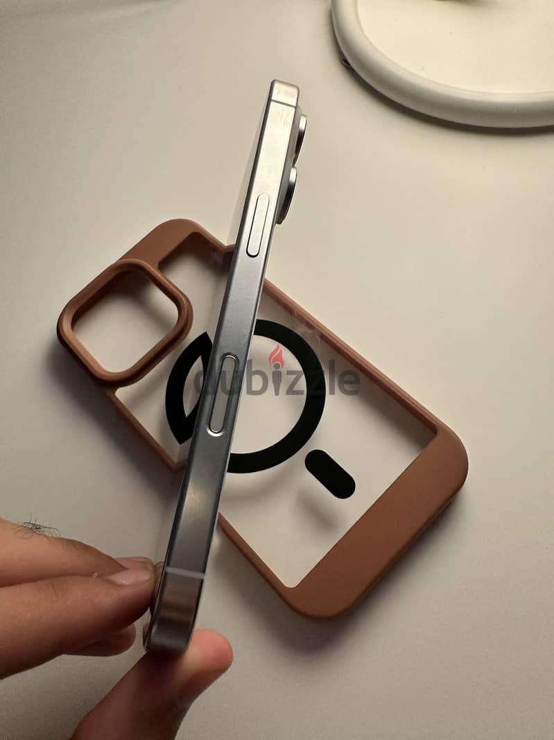 Apple - iPhone 16 Pro 3
