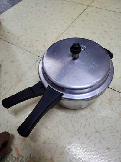 5 liter pressure cooker good condition
