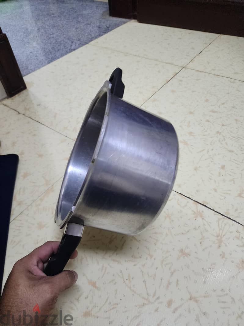 5 liter pressure cooker good condition 2