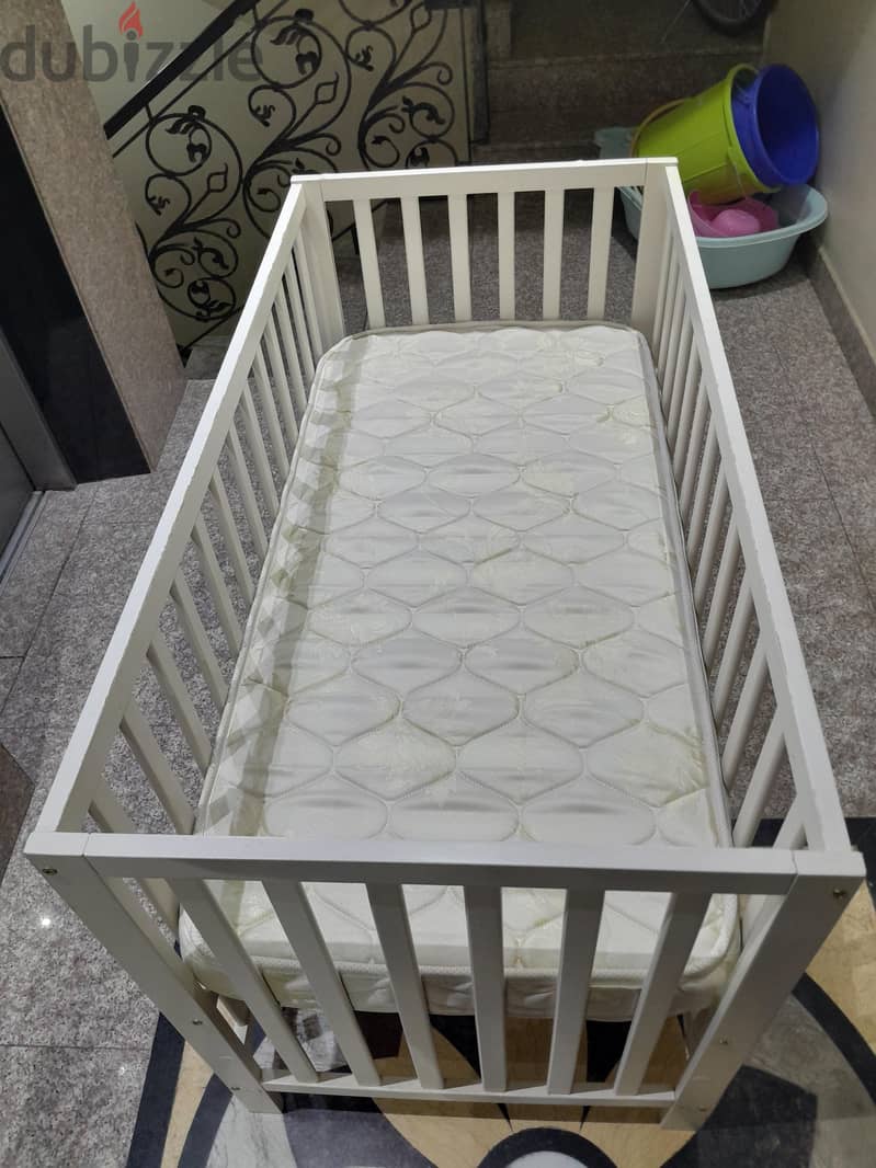 Crib in a very good condition 1