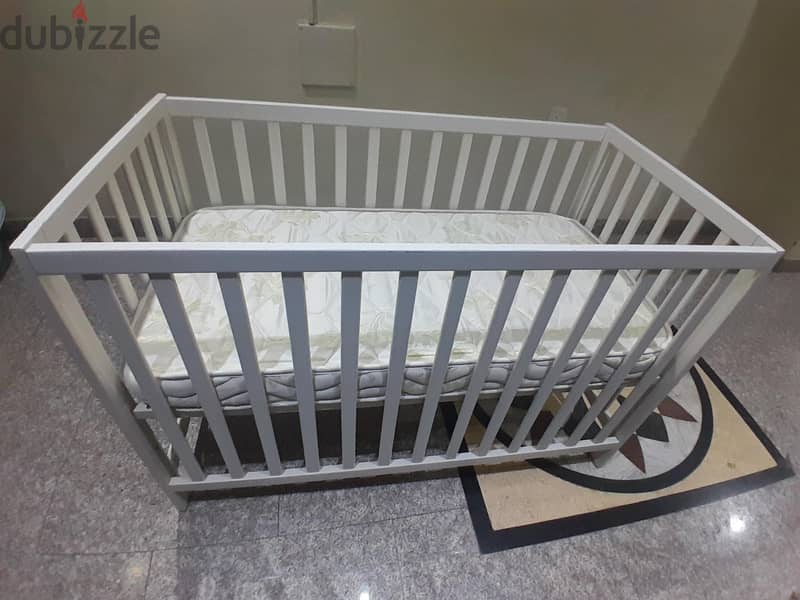 Crib in a very good condition 2