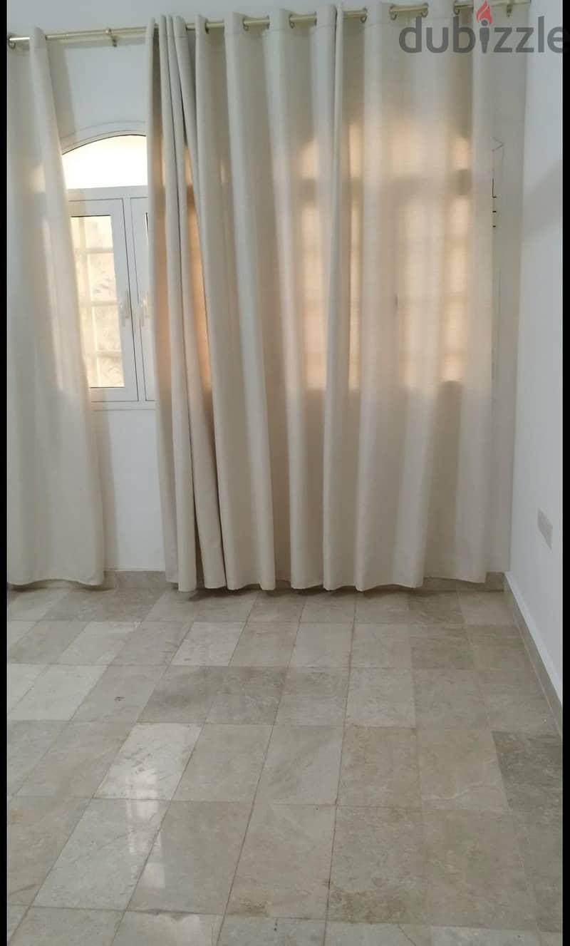 villa for rent in alkhoudh village 2