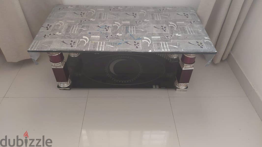 glass table and carpet 3