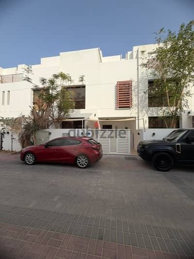 Villa dor rent in al qurum / فيلا للايجار في القرم