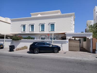 Azaiba villa for rent (4+1)