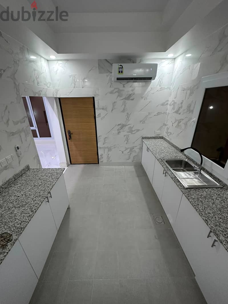 Five-bedroom, five-bathroom villa for rent Opposite Al-Naseem Park 4