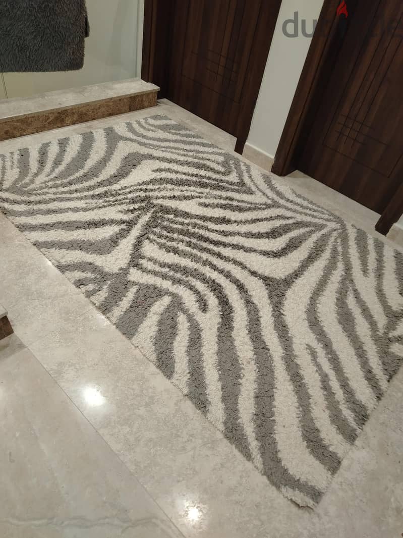 modern abstract area rug featuring ivory and grey 1