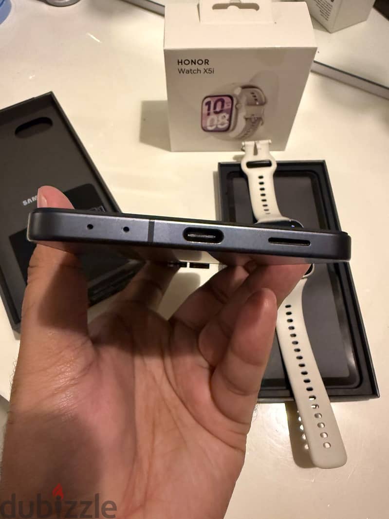 Samsung Z Flip 7 mint condition with box 2