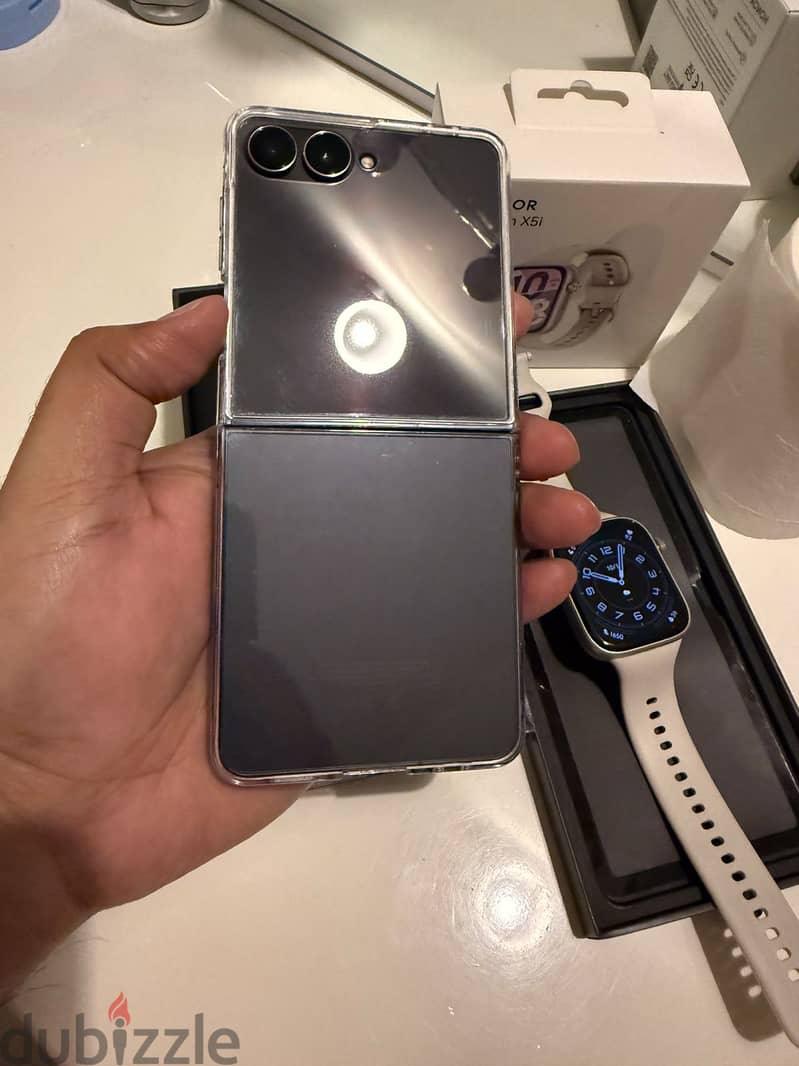Samsung Z Flip 7 mint condition with box 3