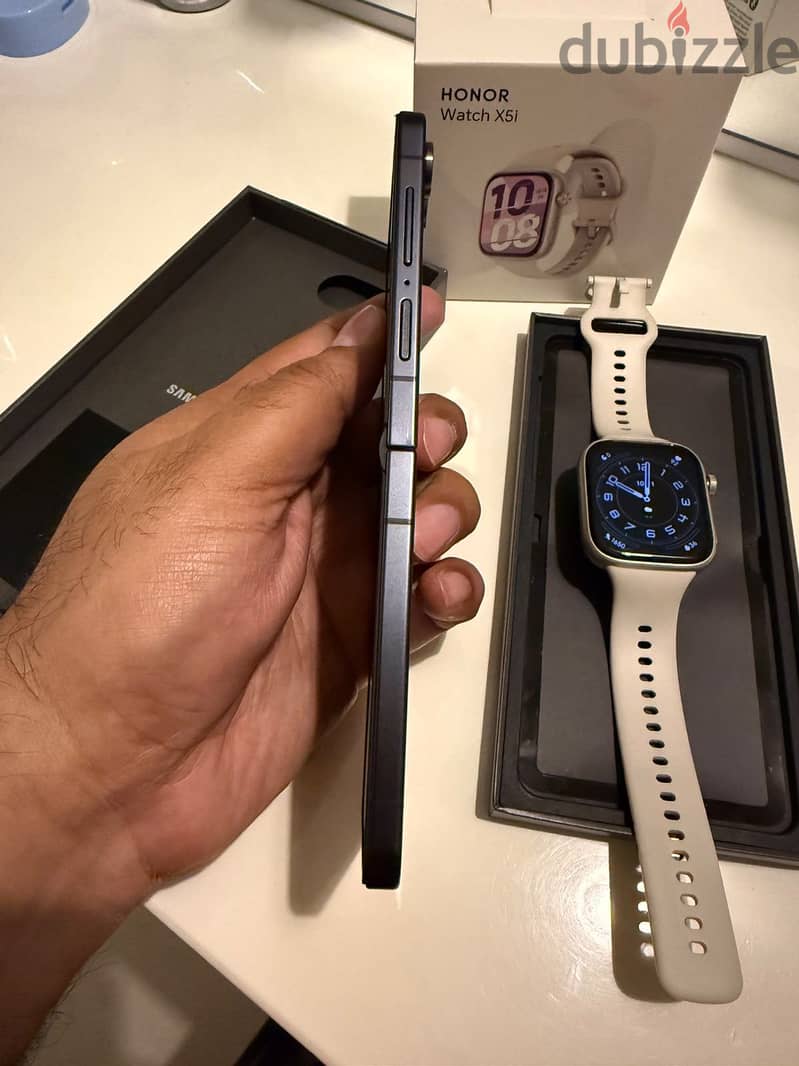 Samsung Z Flip 7 mint condition with box 4
