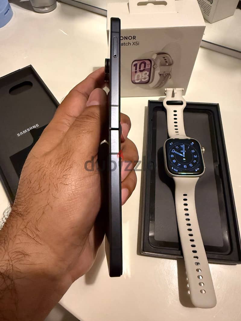 Samsung Z Flip 7 mint condition with box 6