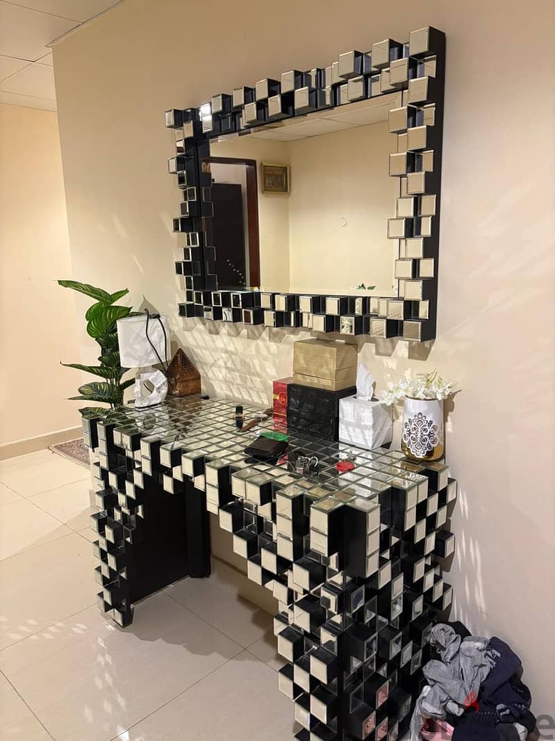 Elegant Mirror Console Table Set for Sale 1