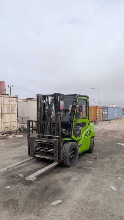 FORKLIFT FOR RENT AVAILABLE (3,5,7,10) TON