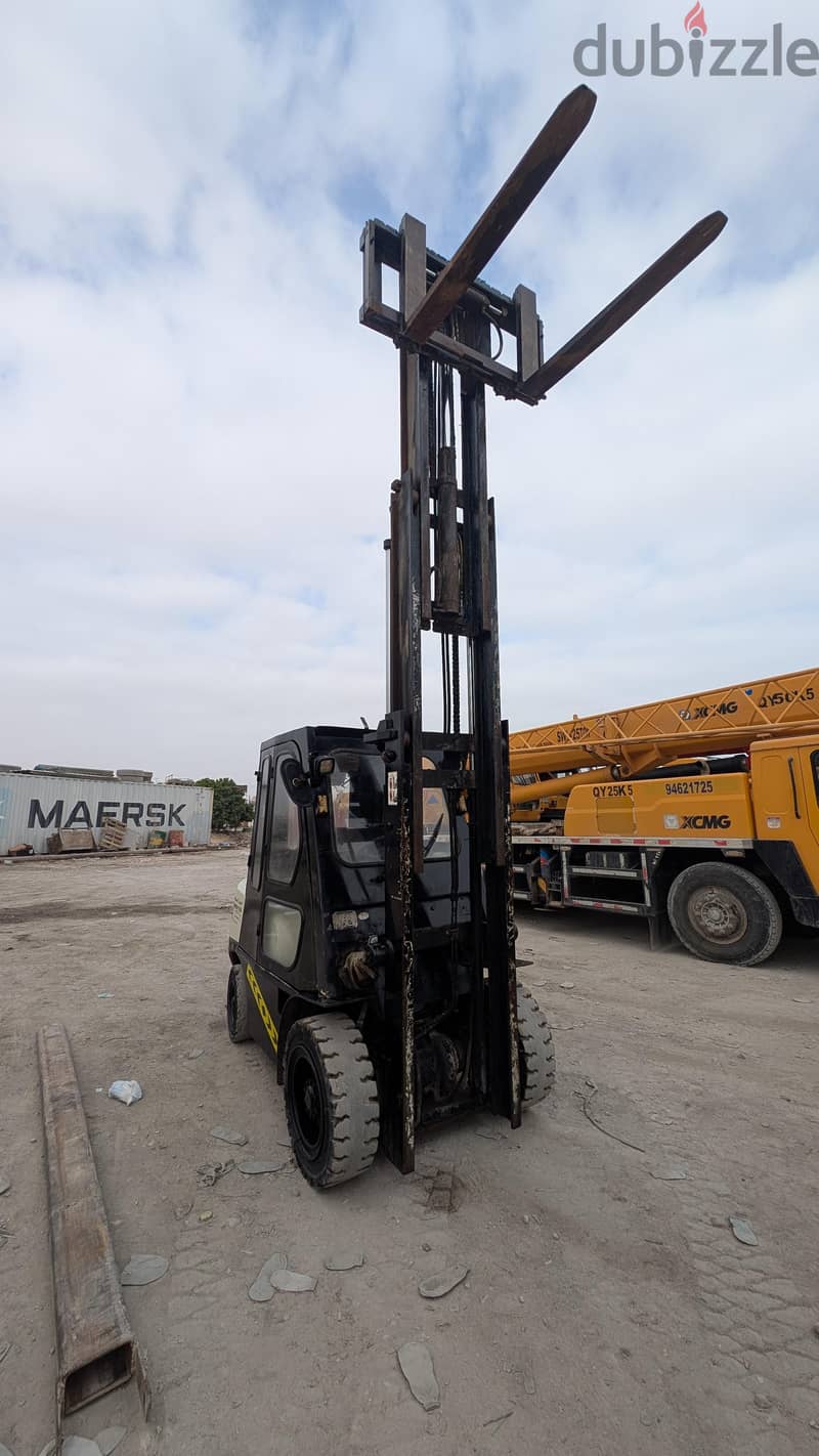 FORKLIFT FOR RENT AVAILABLE (3,5,7,10) TON 5