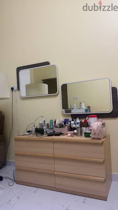 6-Door Dressing Table with 2 Large Mirrors – Used