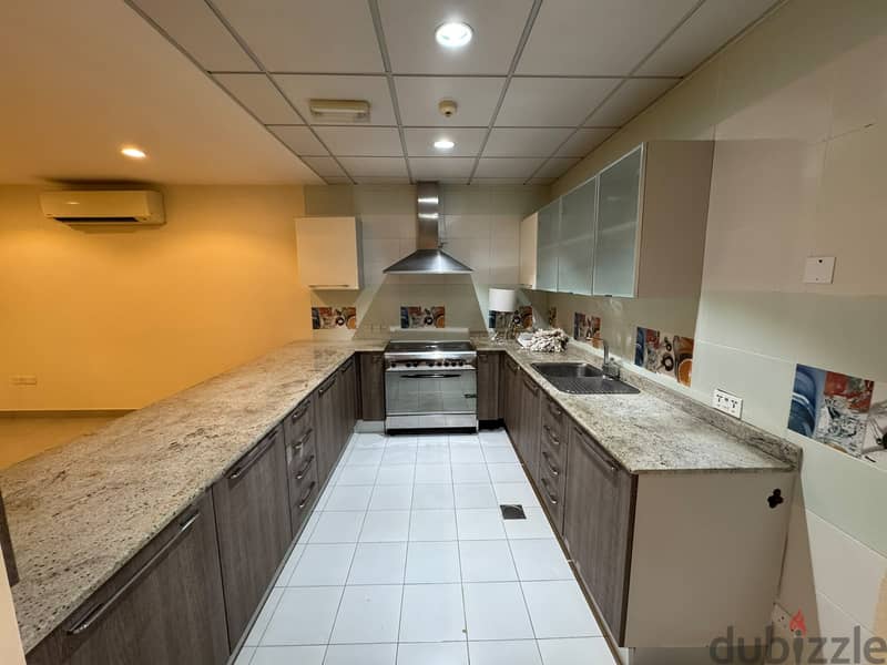 Spacious 4+1 Bedroom Villa in MSQ (Madinat Sultan Qaboos) PPV375 2