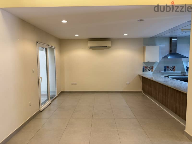 Spacious 4+1 Bedroom Villa in MSQ (Madinat Sultan Qaboos) PPV375 3