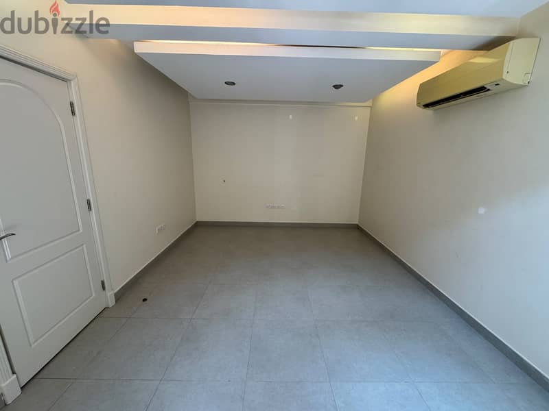 Spacious 4+1 Bedroom Villa in MSQ (Madinat Sultan Qaboos) PPV375 4