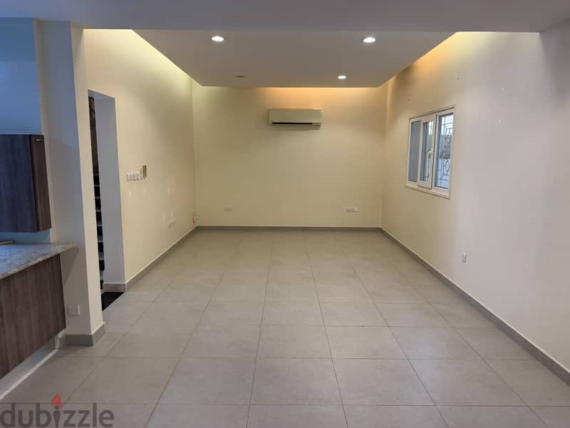 Spacious 4+1 Bedroom Villa in MSQ (Madinat Sultan Qaboos) PPV375 5