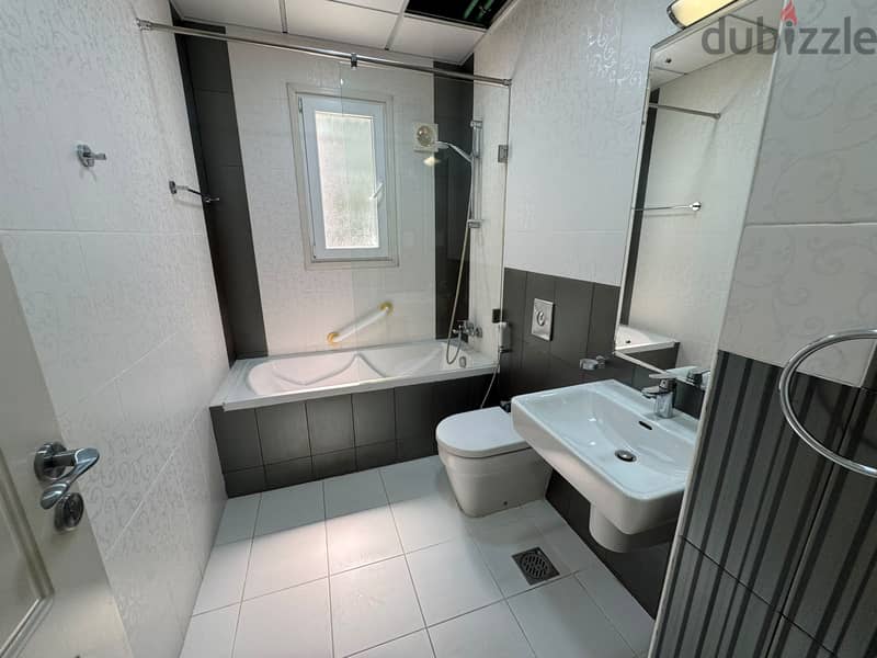 Spacious 4+1 Bedroom Villa in MSQ (Madinat Sultan Qaboos) PPV375 7