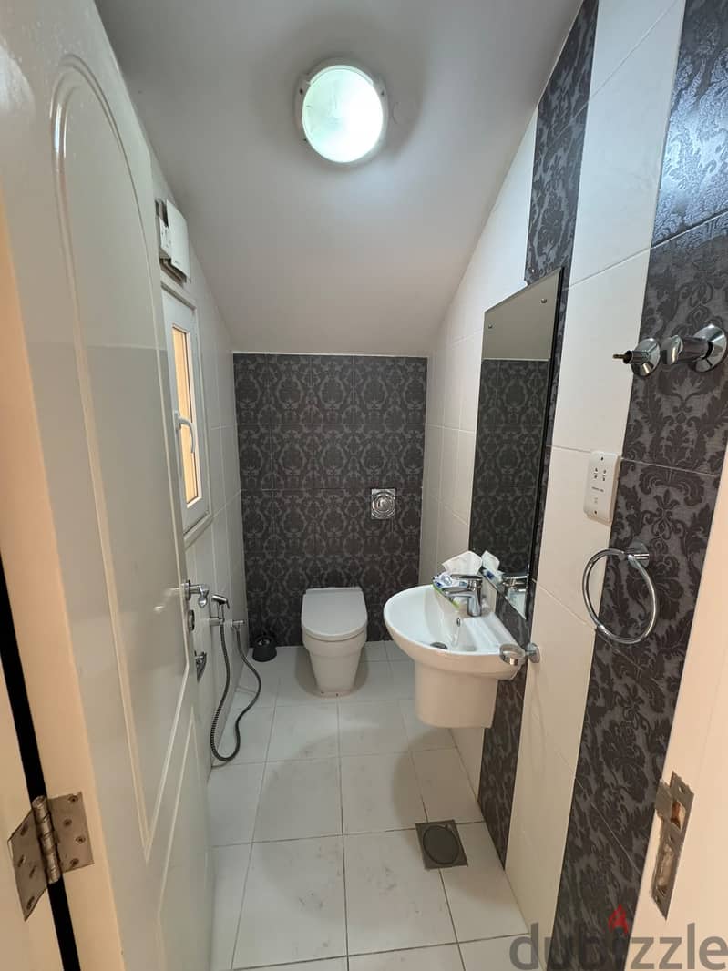 Spacious 4+1 Bedroom Villa in MSQ (Madinat Sultan Qaboos) PPV375 9