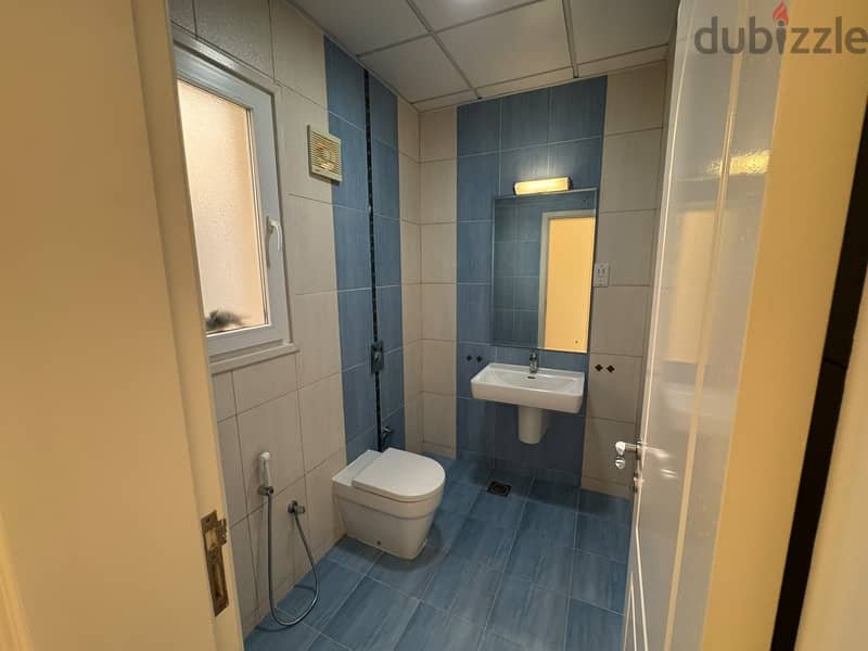 Spacious 4+1 Bedroom Villa in MSQ (Madinat Sultan Qaboos) PPV375 13