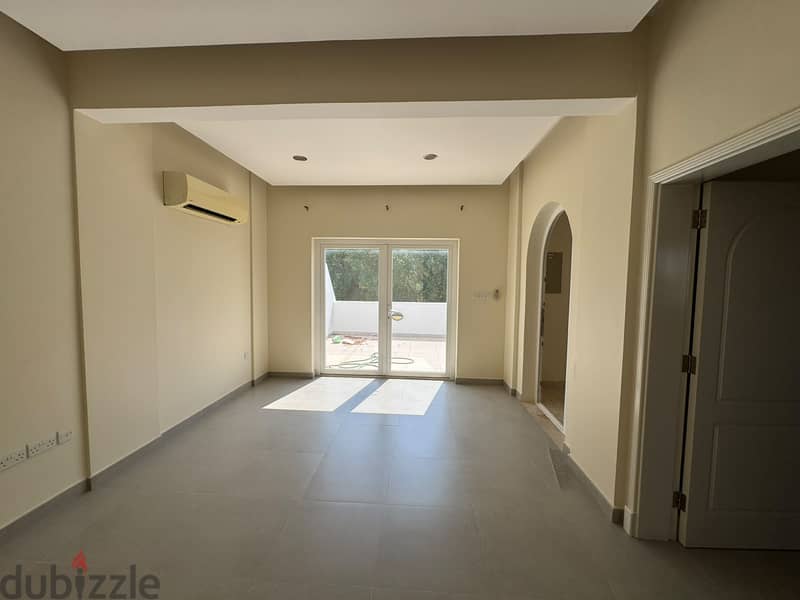 Spacious 4+1 Bedroom Villa in MSQ (Madinat Sultan Qaboos) PPV375 16