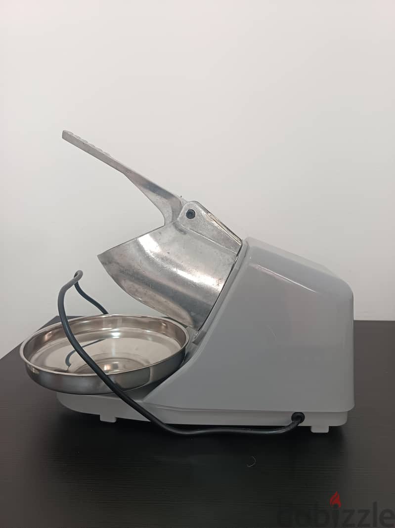 Electric Ice Crusher Machine (300W) – Perfect Condition For Sale 1
