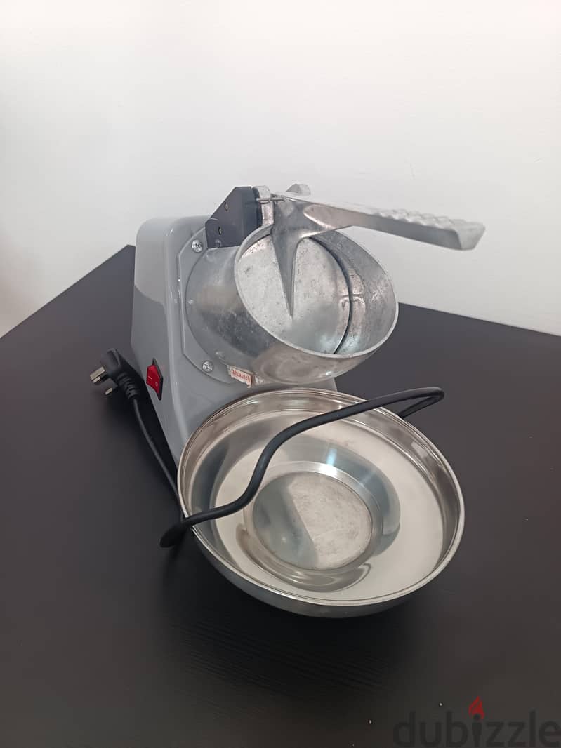 Electric Ice Crusher Machine (300W) – Perfect Condition For Sale 2