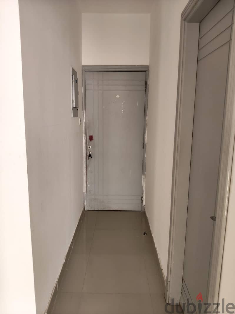 Room vacant in flat 2