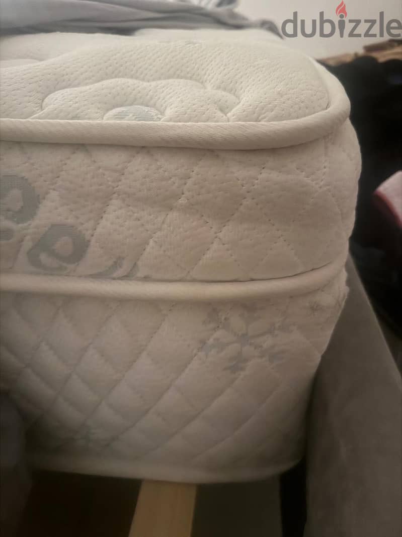 Mattress queen size 40/OMR 1
