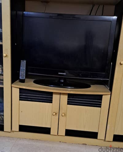 Samsung TV 32" & TV Cabinet