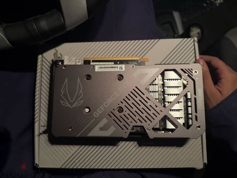 RTX 5060 8gb from ZOTAC almost brand new condition 4