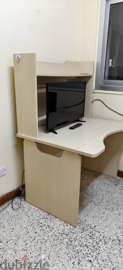 computer table and TV for sale