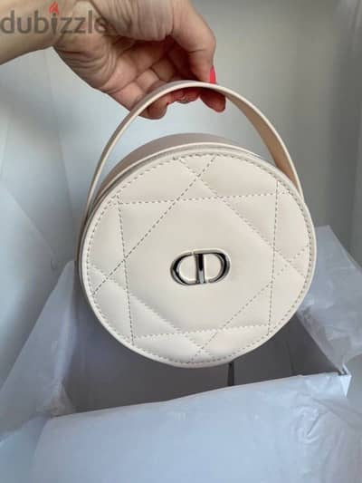 شنطة ديور دائرية للمكياج (Dior Vanity Bag) أصلية جديدة بالبوكس
