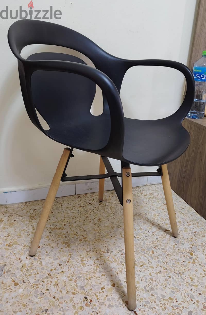 2 Chairs 1