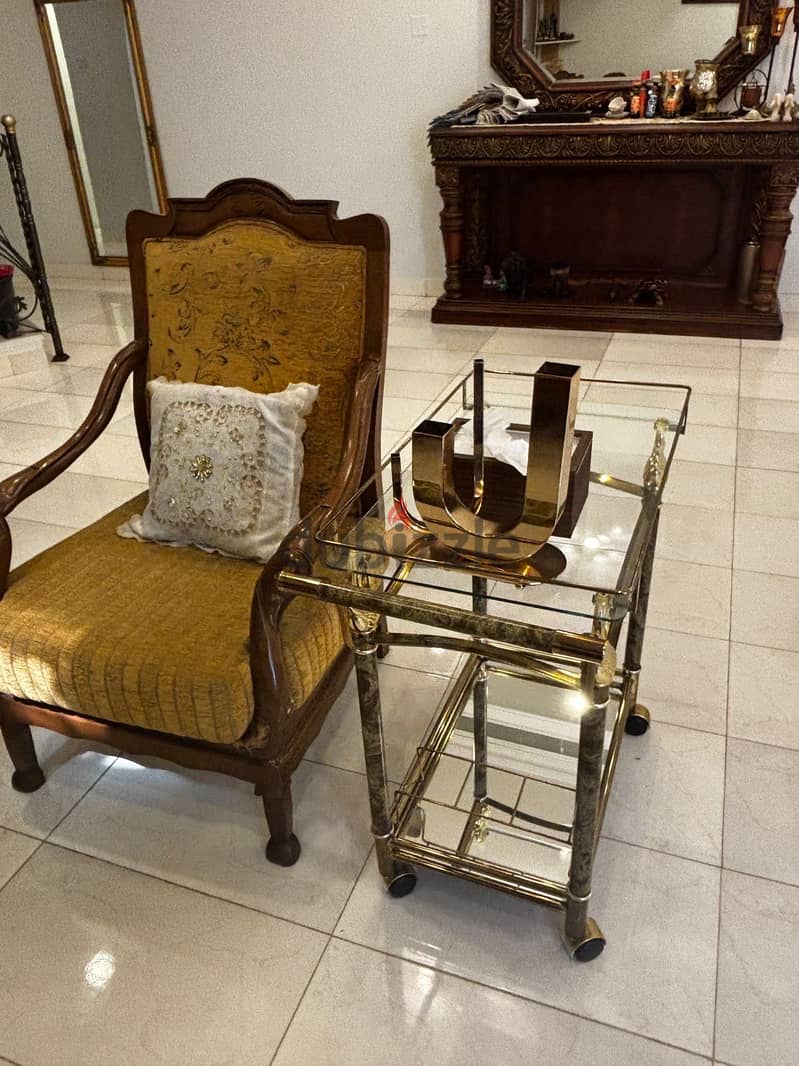 Furniture items 19