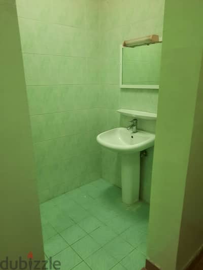 Single room for bachelor sharing accommodation available