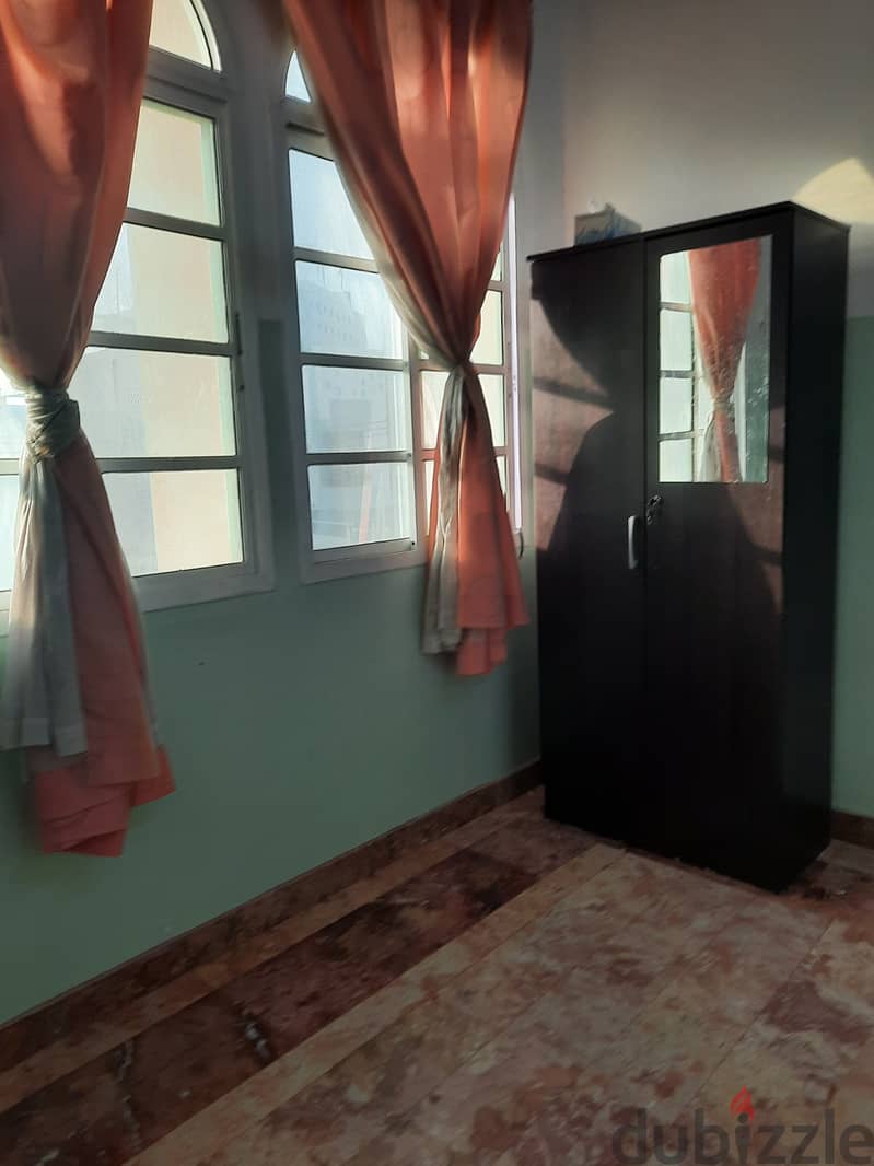 Single room for bachelor sharing accommodation available 2